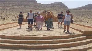 بالصور.. بني حسن وتل العمارنة يستقبلان وفودًا سياحية من ألمانيا وفرنسا