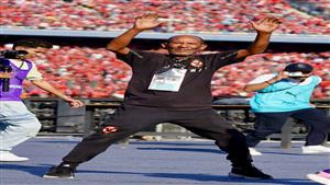 رقصة كوميدية.. مصطفى شوبير يحتفل مع "عم حارث" (فيديو)