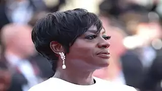 الأمريكية فيولا ديفيس تتألق بإطلالة جذابة في مهرجان البحر الأحمر 