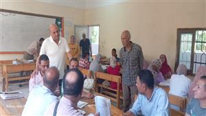 بالصور.. وكيل تعليم أسوان يتفقد لجان تقدير درجات الشهادة الإعدادية