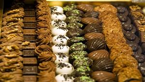 احذر.. الرغبة الشديدة في تناول الحلويات تنذر بأمراض خطير