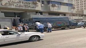 انتهى من تحليل المخدرات.. عصام صاصا يغادر مصلحة الطب الشرعي | صور 