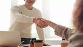 أغرب الوظائف حول العالم.. منها البكاء في الجنازات