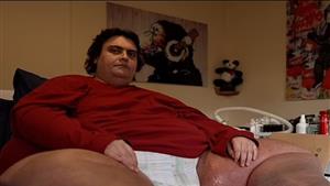 وفاة أثقل رجل في بريطانيا بعد توقف أعضائه عن العمل.. كيف وصل وزنه إلى 317 كيلو؟ (فيديو)