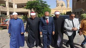 بالصور- محافظ القليوبية يتفقد أول أيام امتحانات الثانوية الأزهرية