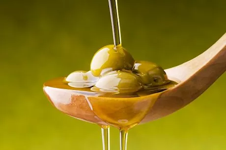 ماذا يحدث لصحة قلبك عندما تتناول الزيتون بشكل منتظم؟