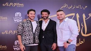  بالصور| خالد النبوي يحتفل مع نجله نور بفيلم "أهل الكهف" في عرض خاص