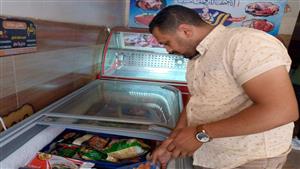 بالصور.. إعدام منتجات غذائية في حملة على أسواق الوادي الجديد
