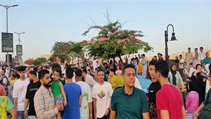 مواطنو القليوبية يحتفلون بعيد الأضحي على كورنيش النيل فى بنها (فيديو وصور)