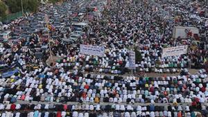 صور ترصد مشاهد من صلاة عيد الأَضحى بدول حول العالم