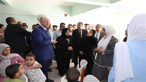 بالصور.. محافظ بني سويف يزور دار أيتام: سعيد بالتواجد بينكم في العيد 