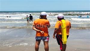 الناس كلها على البحر.. شواطئ بورسعيد كاملة العدد ثاني أيام العيد - فيديو وصور