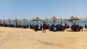 لا موضع لقدم.. شاطئ السوايسة كامل العدد رابع أيام العيد (صور) 