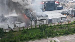 بعد اندلاع حريق.. مقتل عمّال بمصنع لبطاريات الليثيوم في كوريا الجنوبية (فيديو)
