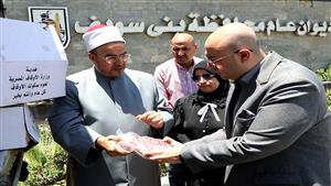 بالصور- محافظ بني سويف يشهد استلام 2 طن لحوم ضمن صكوك الأضاحي 