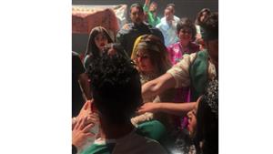 بالفيديو.. أبطال مسرحية ملك والشاطر يقرأون الفاتحة قبل العرض الأول