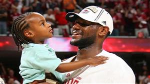 بعد ليبرون جيمس ونجله.. 23 ابنا حاكوا آبائهم في الدوري الإنجليزي (صور)