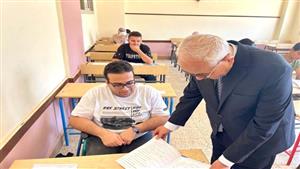 وزير التعليم يتفقد امتحانات الثانوية في العبور.. ويصدر عدة توجيهات للمراقبين