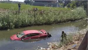 نجاة سائق ومرافقيه من الغرق بترعة المريوطية 