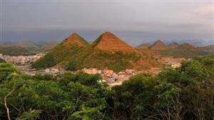 تشبه أهرامات الجيزة.. ما قصة الجبال الصينية المثيرة للجدل؟ "فيديو وصور"
