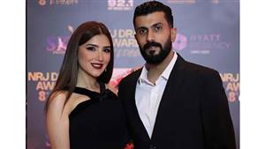 محمد سامي ينشر صورة جديدة مع مي عمر أمام طائرة هليكوبتر