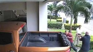 بسبب صنبور المياه.. رجل يقتل جاره بـ 14 طلقة في كوستاريكا (فيديو)