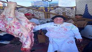 فى الشارع بميت راجل وبالبيت ست الستات.. "أم سعيد" جزارة المنوفية: "مسكة الساطور أسهل من قلم الكُحل" (فيديو وصور)