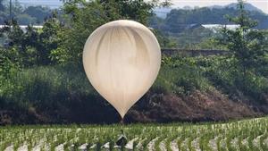 سول: كوريا الشمالية تواصل إطلاق بالونات القمامة تجاه الجنوب