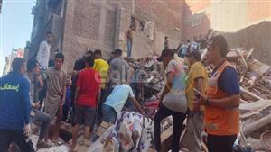 بعد مصرع 4 أشخاص.. شهود عيان يروون كواليس انهيار عقار أسيوط (فيديو)