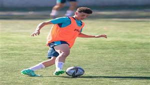 دون ناد... تفاصيل أزمة ناشيء الأهلي مع الوكلاء والعودة إلى مصر بدلا من الاحتراف