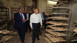 9 صور.. محافظ القاهرة يفاجئ مخبزًا للعيش المدعم بالسيدة زينب - بيان بالتفاصيل