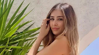 عائشة بن أحمد تستعرض موهبتها في الرسم: "بعض الأيام لا تكفيها الكلمات"