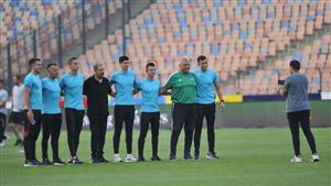 طاقم تحكيم مباراة الأهلي وبيراميدز يصل ستاد القاهرة (صور)