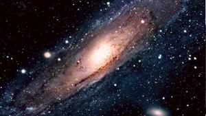 أستاذ فلك يحسم الجدل بشأن العلاقة بين حركة الأجرام السماوية ومصير الإنسان ووقوع الزلازل