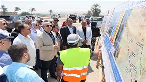 محافظ بني سويف يتابع سير العمل في مشروع محور الفشن الحر 