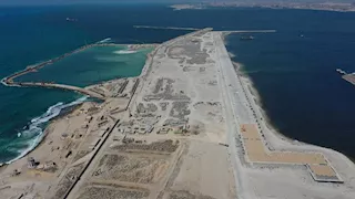 "الاسكندرية لتداول الحاويات" توضح أسباب وقوع حادث برصيف ميناء الدخيلة 