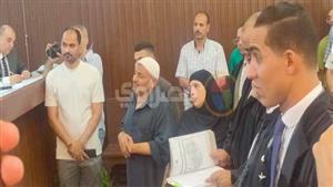 انهيار والدة طفل شبرا الخيمة أثناء محاكمة المتهمين: عايزة حق ابني (فيديو وصور) 