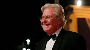 حسين فهمي يكشف عن موقف مؤثر جمعه بفتاة عمرها 14 سنة