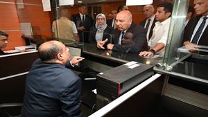 كامل الوزير يشهد حصول عدد من المستثمرين على رخص التشغيل وشهادات السجل الصناعي 