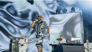  بالصور| أحمد سعد والنجم العالمي جيسون ديرولو يحييان حفلا في الساحل الشمالي