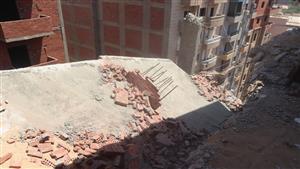 محافظ القليوبية يشرف على إزالة طوابق مخالفة من برج سكني بمدينة بنها 