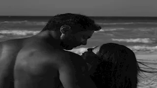 "أنتِ الأغلى والأهم".. كريم فهمي يحتفل بعيد ميلاد زوجته