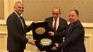 الاتحاد المصري والعربي للتأمين يكرمان محمد معيط وزير المالية السابق لمساهمته في إثراء القطاع