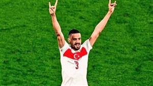 "بسبب إشارة سياسية".. إيقاف ديميرال لاعب منتخب تركيا