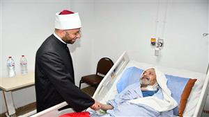 وزير الأوقاف يطمئن على الخدمات الصحية والطبية بمستشفى الدعاة - صور