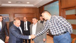 محافظ بورسعيد الجديد يصل مكتبه: سأبذل قصارى جهدي لخدمة المواطنين 