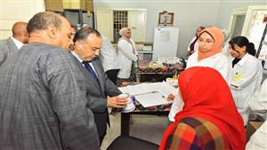 محافظ أسيوط يحيل موظفين بالإدارة الصحية بالفتح للتحقيق لتقاعسهم في العمل