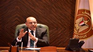 بالصور.. وزارة العمل تحصر وتسجل عمالة غير منتظمة داخل مواقع عمل بالقاهرة