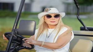 بفستان قصير.. أحدث ظهور لـ نادية الجندي في الساحل الشمالي ونجوم الفن يعلقون