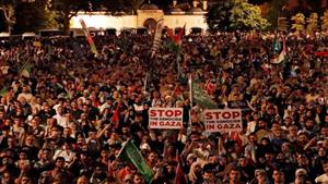  بعد اغتيال هنية.. مطالب بطرد سفير أمريكا وتظاهرات أمام سفارة إسرائيل بعدة دول (فيديو وصور)